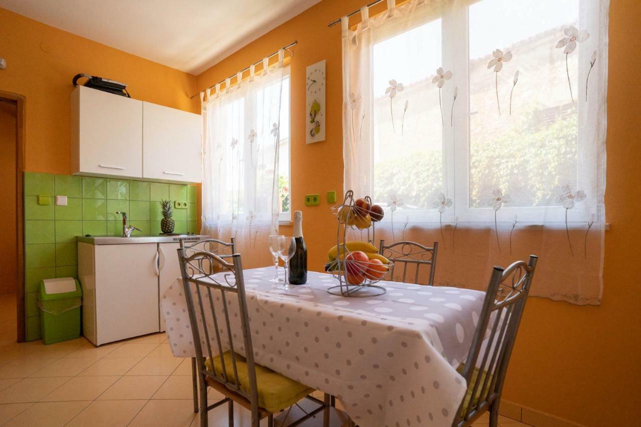 Apartment Limun Liznjan Bagian luar foto